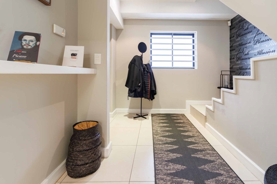 3 Bedroom Property for Sale in Sea Point Western Cape